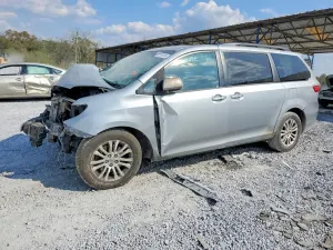 Toyota Sienna 3.5L 6 2015