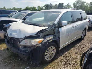 Toyota Sienna 3.5L 6 2015