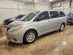 Toyota Sienna 3.5L 6 2014