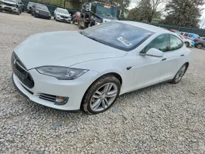 Tesla Model S 2013