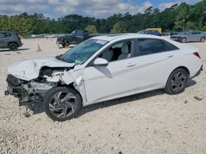 Hyundai Elantra 2.0L 4 2025