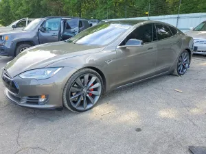 Tesla Model S 2015