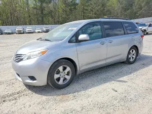 Toyota Sienna 3.5L 6 2015