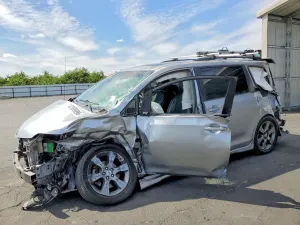 Toyota Sienna 3.5L 6 2012