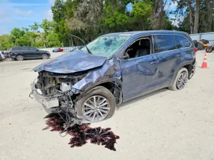 Toyota Highlander 3.5L 6 2017