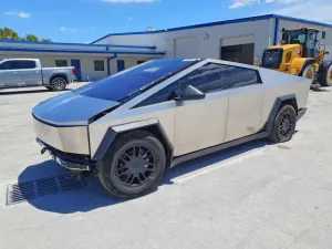 Tesla Cybertruck 2025