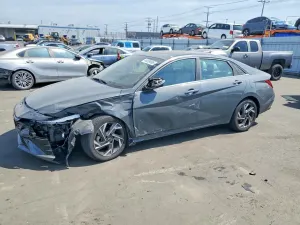 Hyundai Elantra 2.0L 4 2024