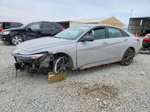 Hyundai Elantra 2.0L 4 2025