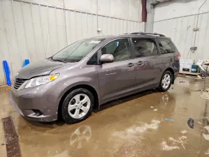 Toyota Sienna 3.5L 6 2014