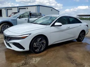 Hyundai Elantra 2.0L 4 2025