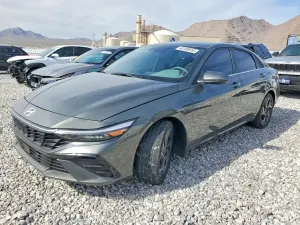 Hyundai Elantra 2.0L 4 2025