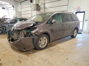 Toyota Sienna 3.5L 6 2012