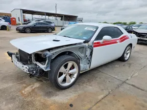 Dodge Challenger 5.7L 8 2014