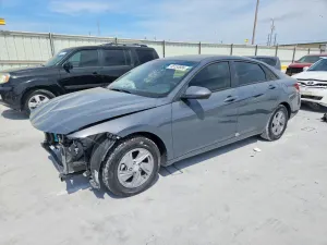Hyundai Elantra 2.0L 4 2025