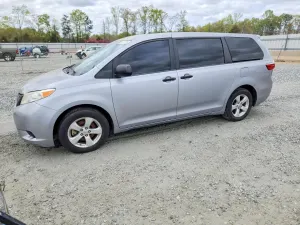 Toyota Sienna 3.5L 6 2017