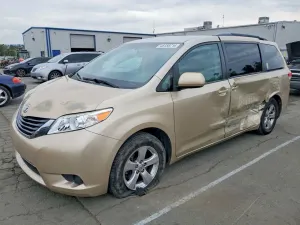 Toyota Sienna 3.5L 6 2014