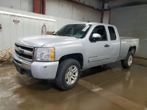 Chevrolet Silverado 1500 4.8L 8 2011