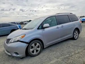 Toyota Sienna 3.5L 6 2012