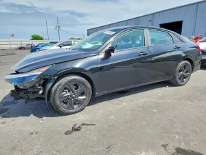 Hyundai Elantra 2.0L 4 2023