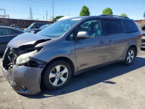 Toyota Sienna 3.5L 6 2017