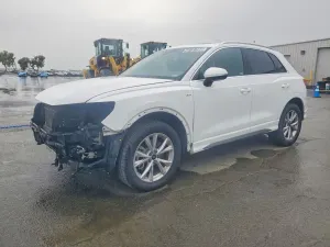 Audi Q3 2.0L 4 2025