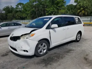 Toyota Sienna 3.5L 6 2017