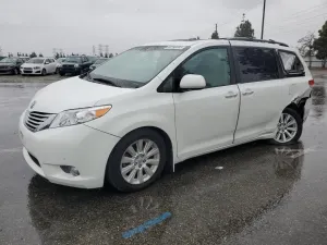 Toyota Sienna XLE 3.5L 6 2011
