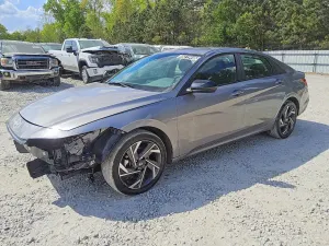 Hyundai Elantra 2.0L 4 2025