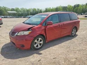 Toyota Sienna 3.5L 6 2016