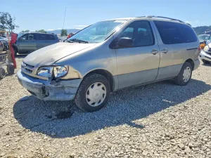 Toyota Sienna 3.0L 6 2000