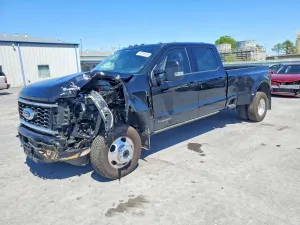 Ford F-350 6.7L 8 2025