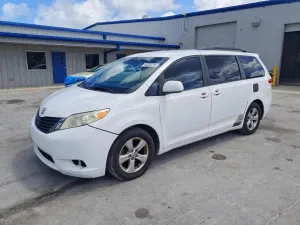 Toyota Sienna 3.5L 6 2014