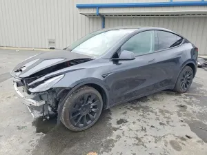 Tesla Model Y 2025