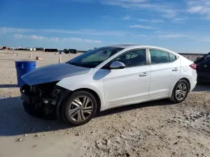 Hyundai Elantra 2.0L 4 2020