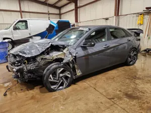 Hyundai Elantra 2.0L 4 2025