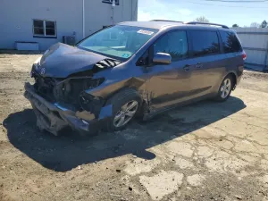 Toyota Sienna 3.5L 6 2013