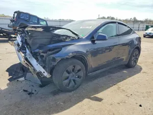 Tesla Model Y 2025