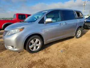 Toyota Sienna 2.7L 4 2012