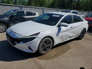 Hyundai Elantra 2.0L 4 2022