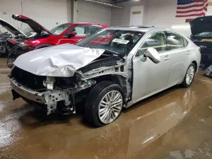 Lexus ES 3.5L 6 2015