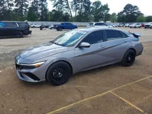 Hyundai Elantra 2.0L 4 2024