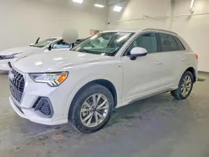 Audi Q3 2.0L 4 2025