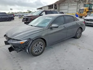 Hyundai Elantra 2.0L 4 2024