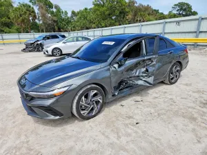 Hyundai Elantra 2.0L 4 2025