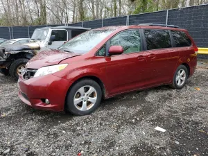 Toyota Sienna 3.5L 6 2014