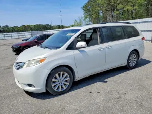 Toyota Sienna 3.5L 6 2013