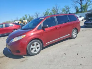 Toyota Sienna 3.5L 6 2015