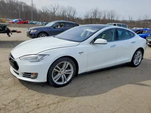 Tesla Model S 2015