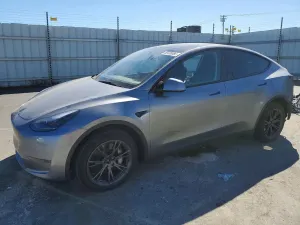 Tesla Model Y 2025