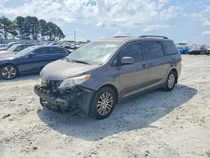 Toyota Sienna 3.5L 6 2015
